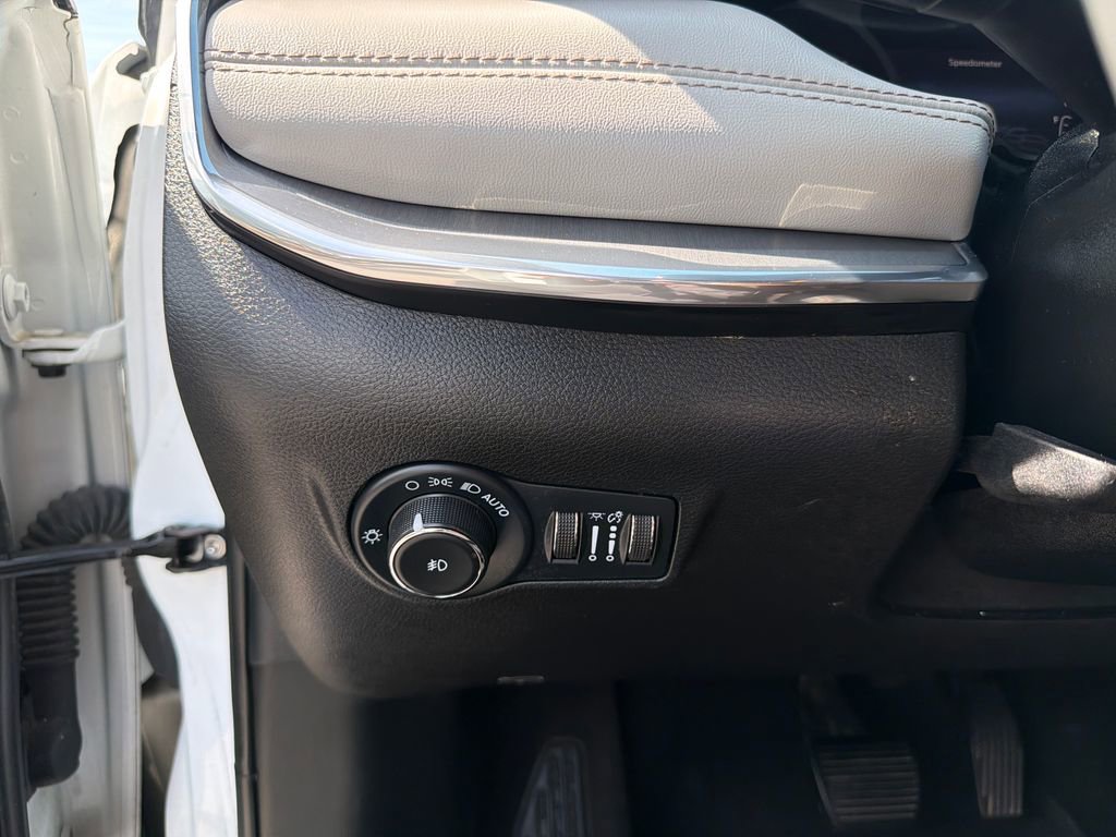 Used 2024 Jeep Compass Limited image 31