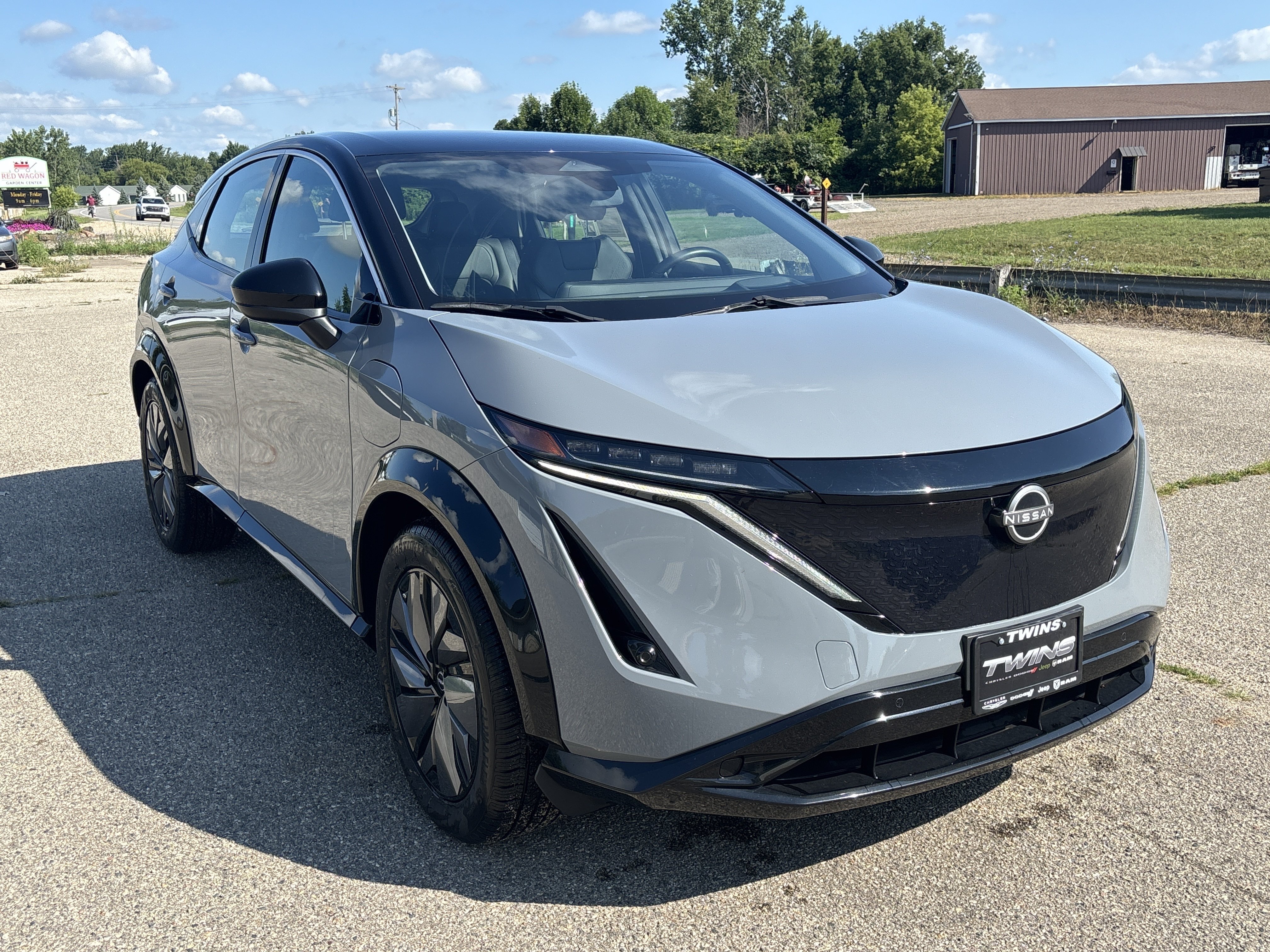 Used 2023 Nissan Ariya FWD image 1