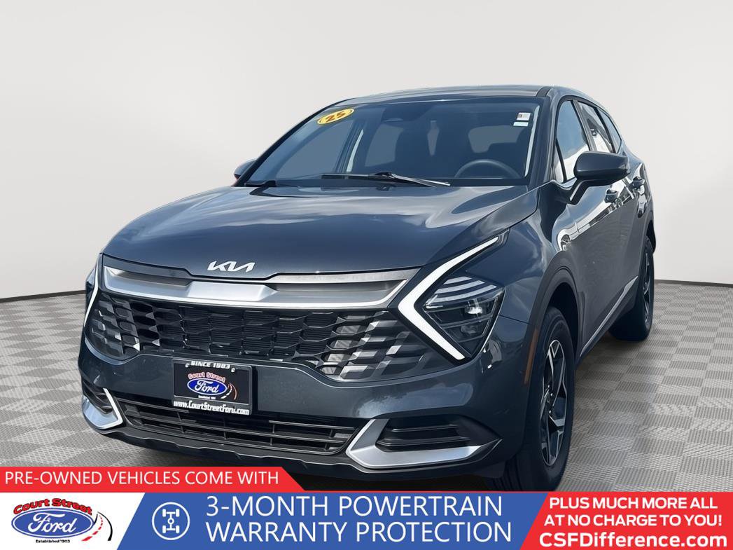 Used 2025 Kia Sportage LX image 1
