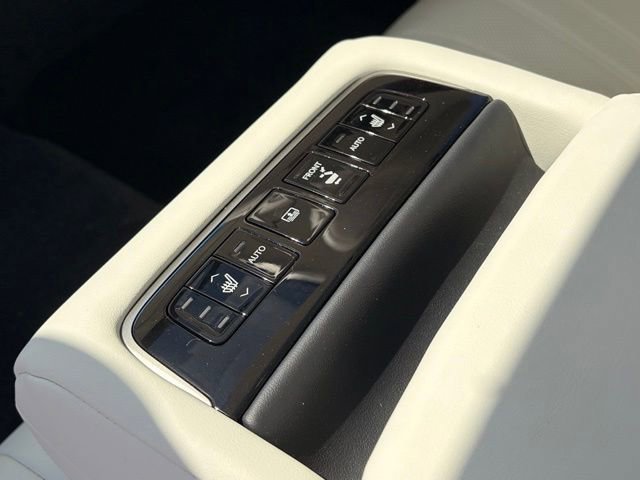 Used 2023 Lexus LS 500 w/ Interior Upgrade Package RWD image 19