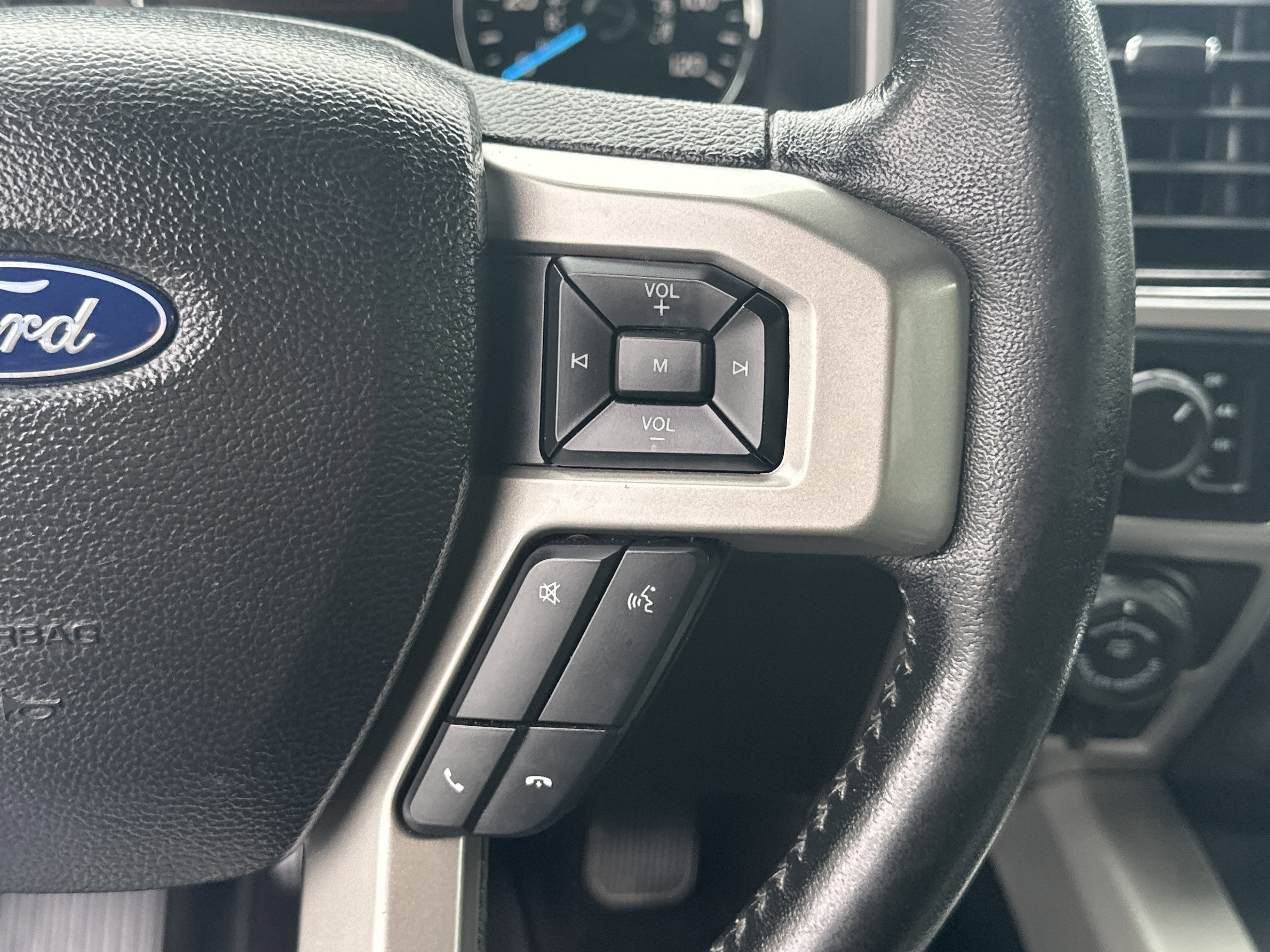 Used 2020 Ford F150 Lariat w/ Equipment Group 502A Luxury AWD/4WD image 25
