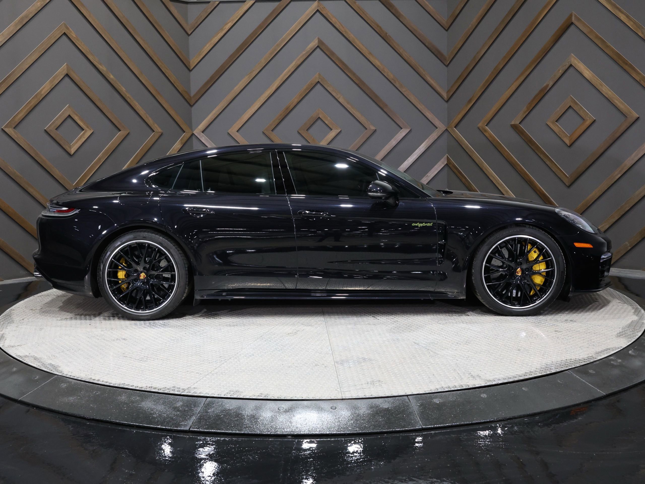 Used 2023 Porsche Panamera Turbo S image 4