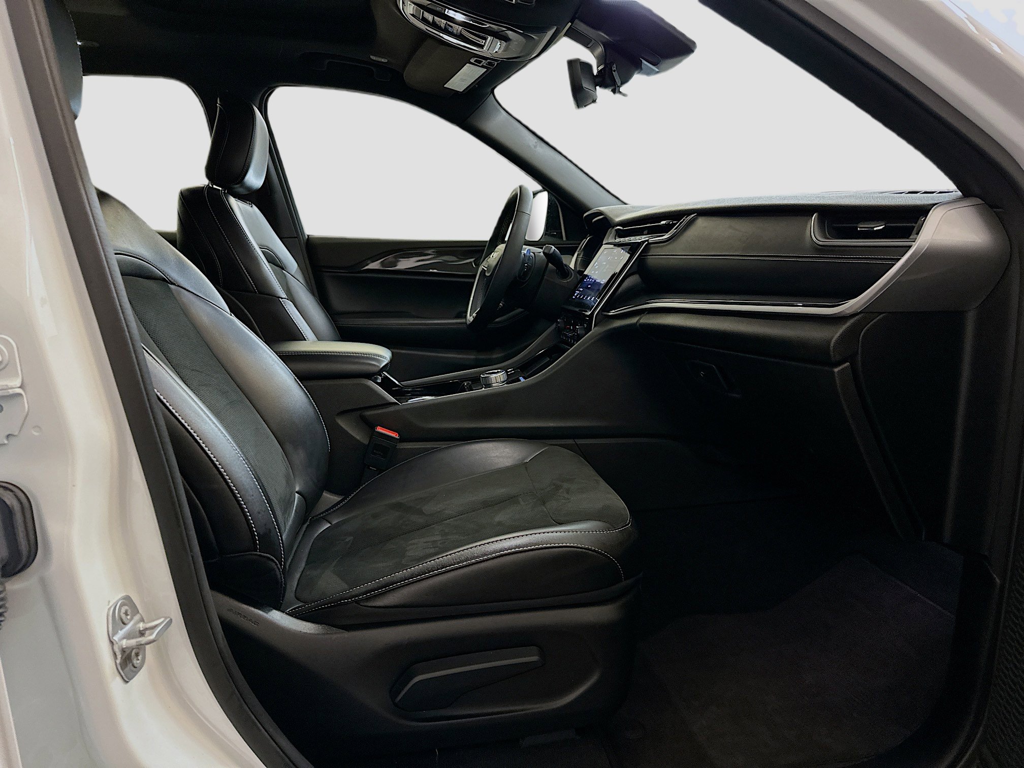 Used 2023 Jeep Grand Cherokee L Laredo image 34