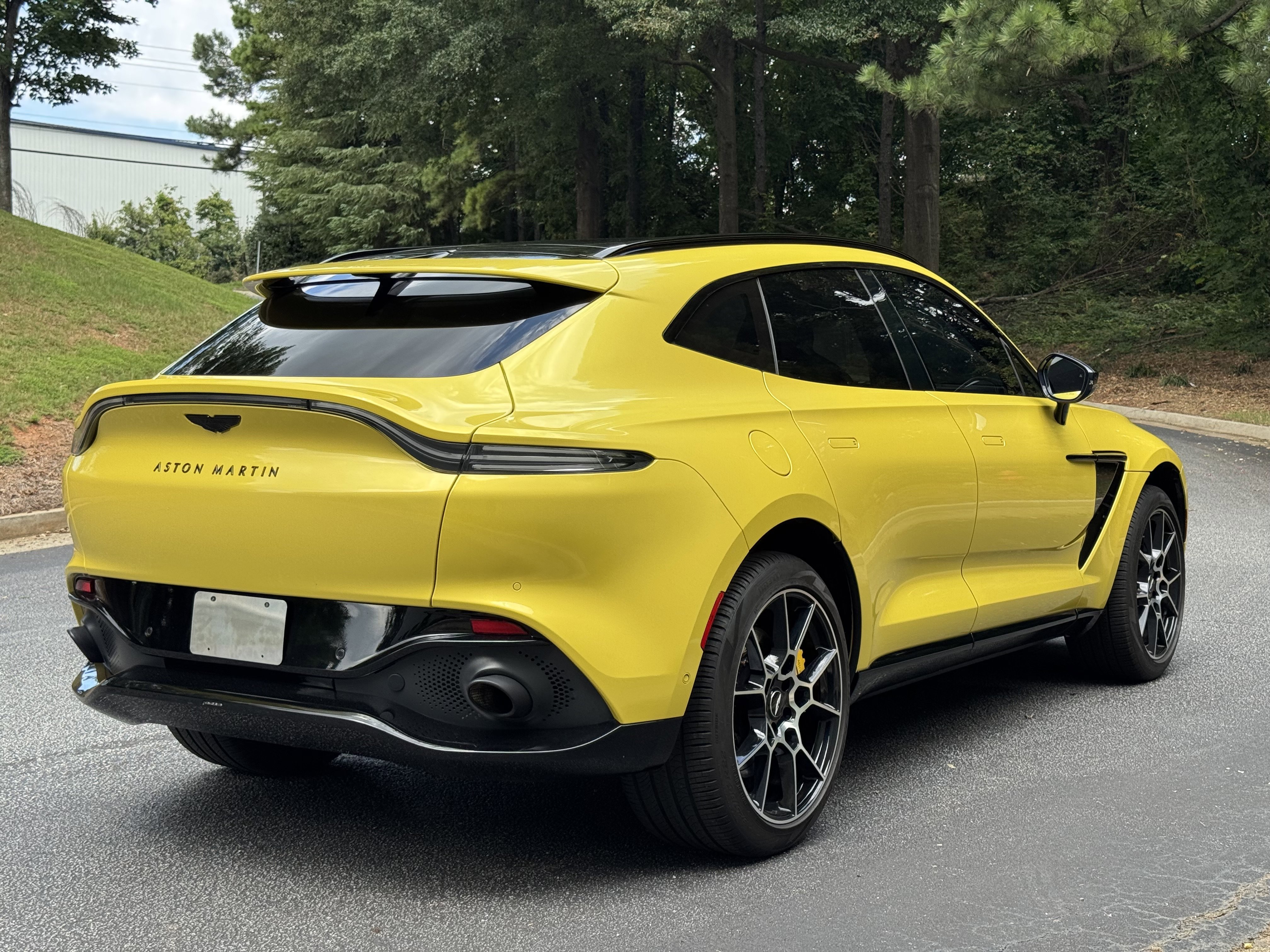 Used 2021 Aston Martin DBX AWD/4WD image 9