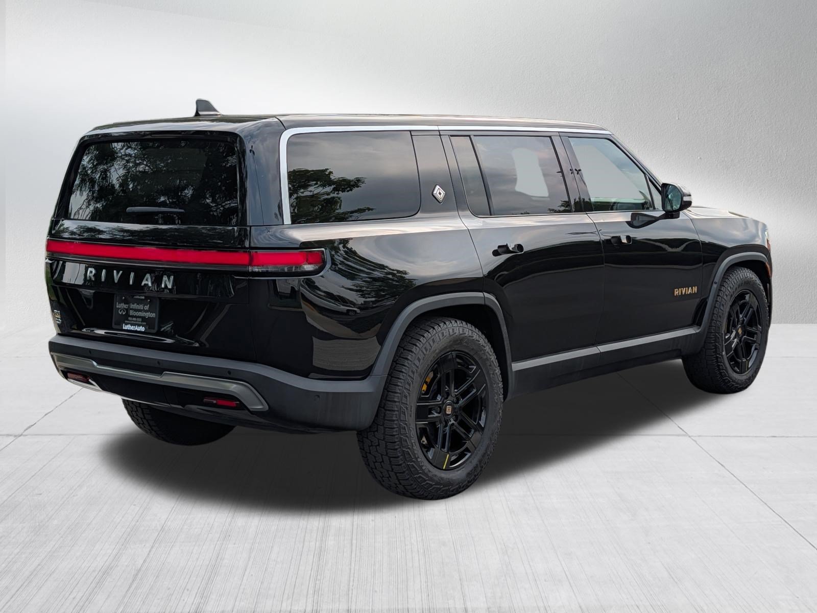 Used 2023 Rivian R1S Adventure Quad AWD/4WD image 7