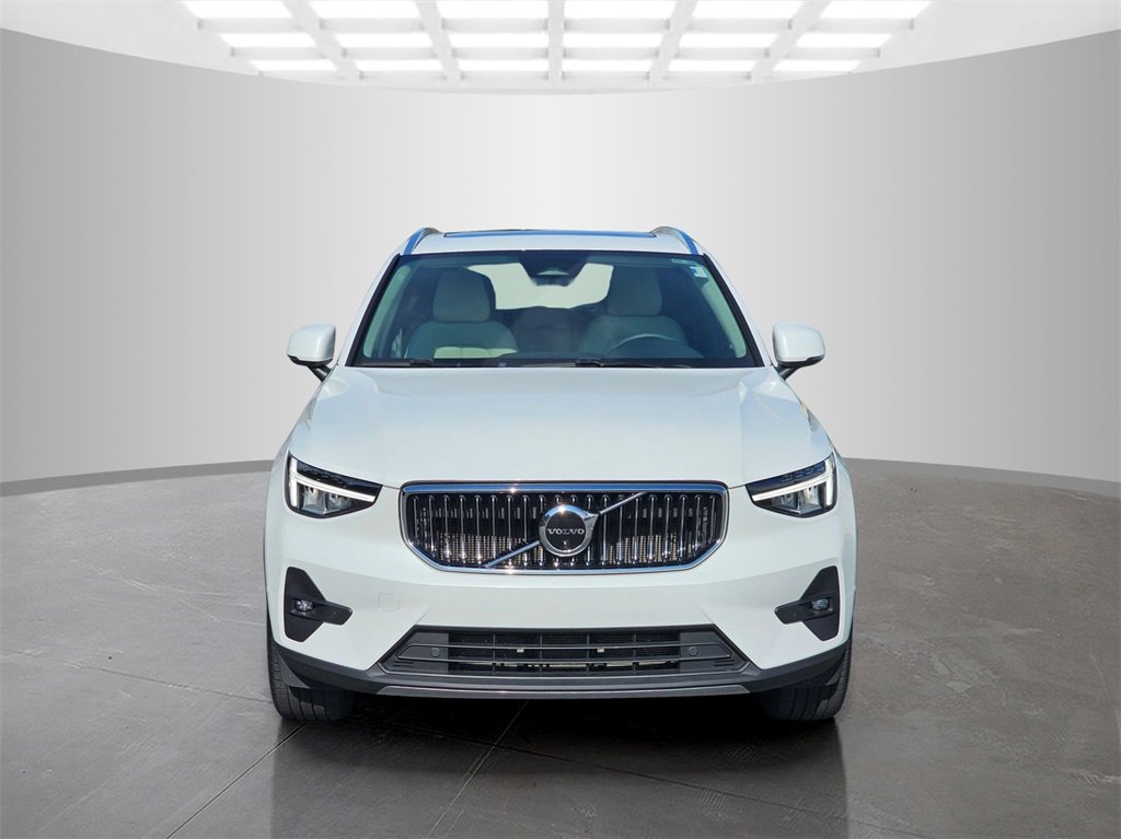 Used 2023 Volvo XC40 B5 Ultimate w/ Protection Package Premier image 2