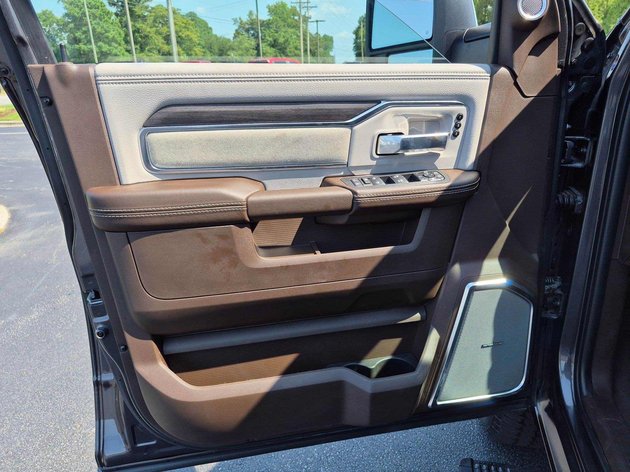 New 2026 RAM 2500 Laramie AWD/4WD image 10