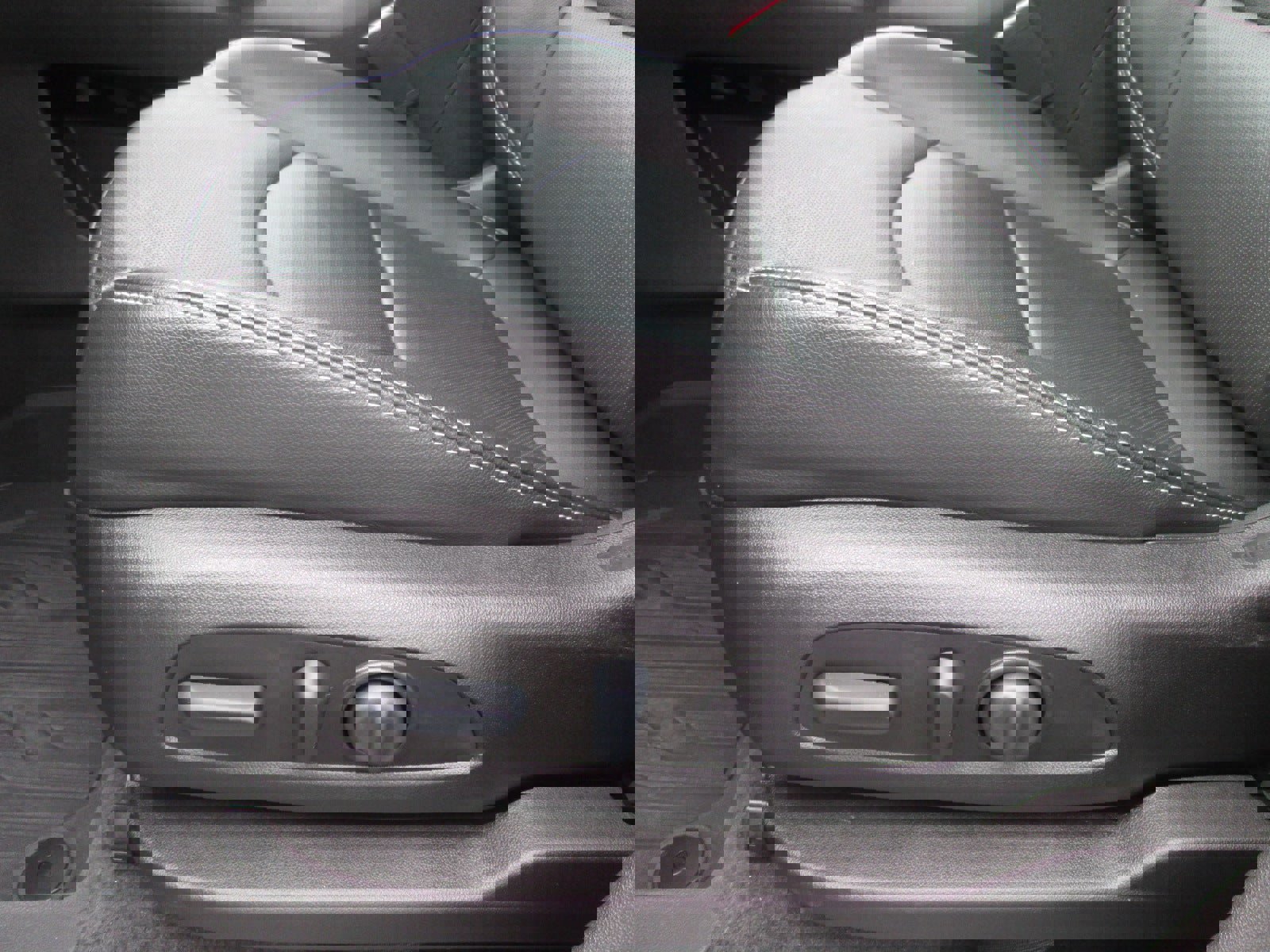 Certified 2024 GMC Terrain SLT w/ Infotainment Package II image 13