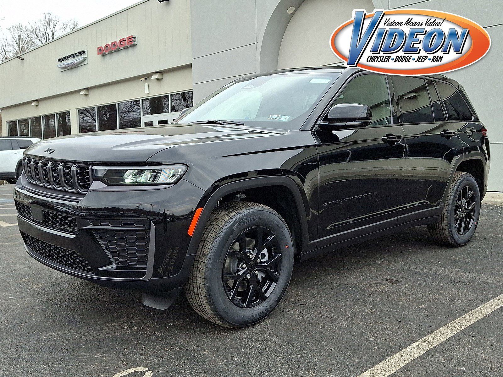 New 2026 Jeep Grand Cherokee Altitude AWD/4WD image 1