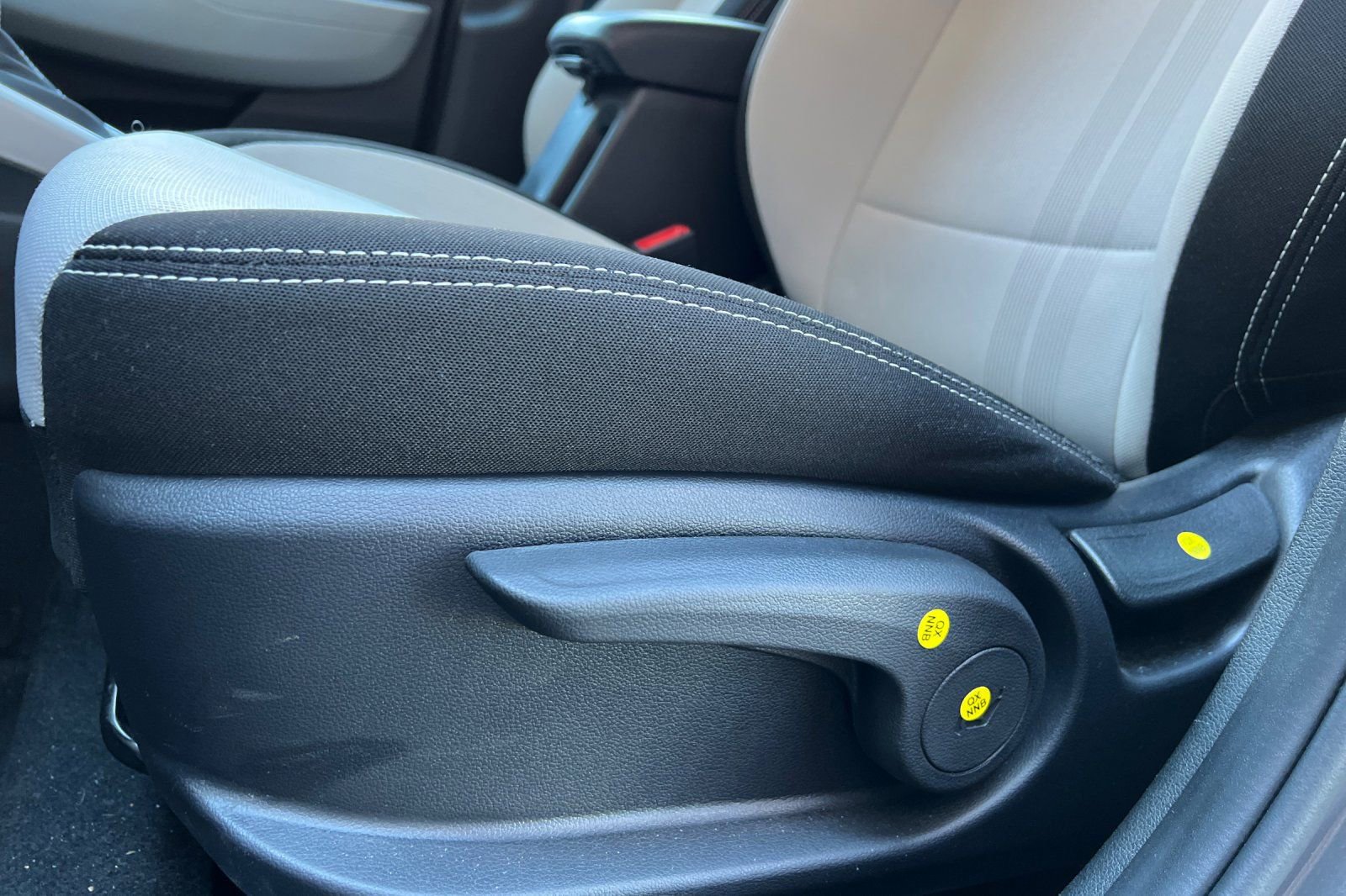 Certified 2025 Hyundai Venue SEL image 15