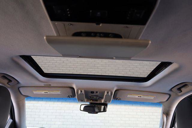 Used 2015 Cadillac Escalade Luxury AWD/4WD image 36