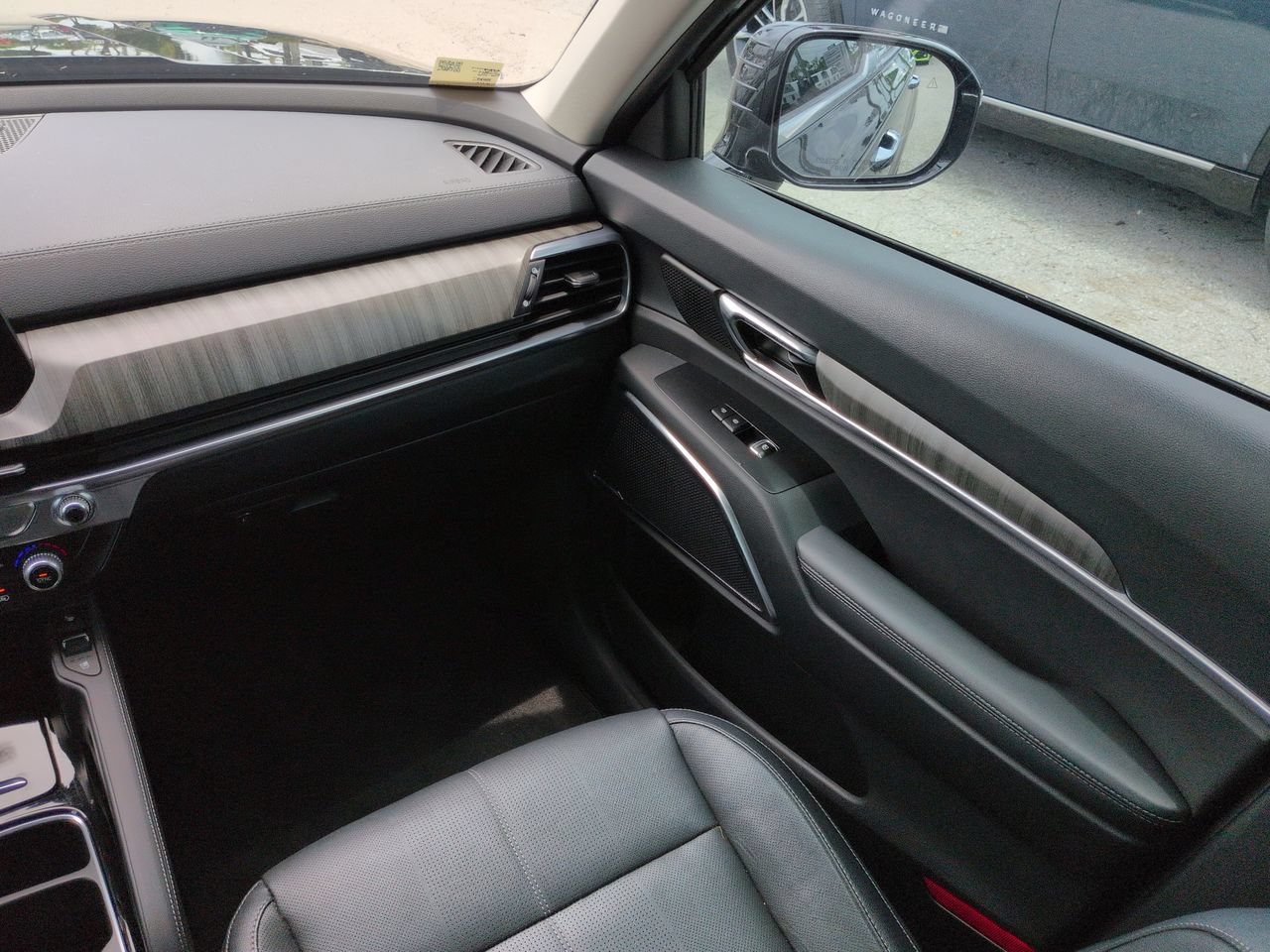 Used 2025 Kia Telluride SX FWD image 17