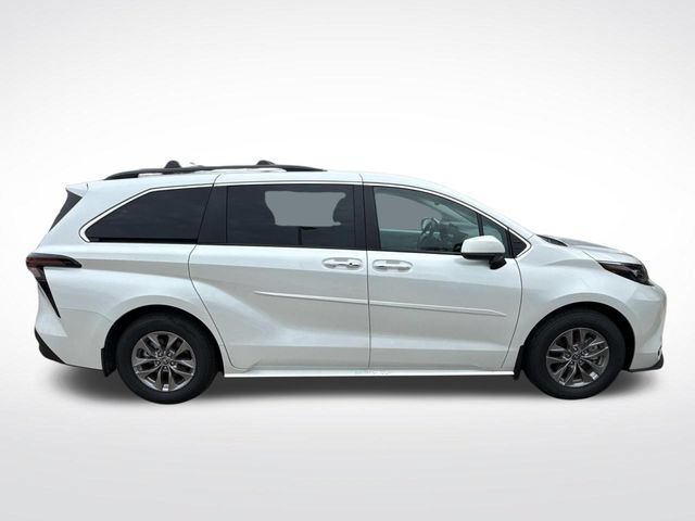 Used 2026 Toyota Sienna XLE AWD/4WD image 10