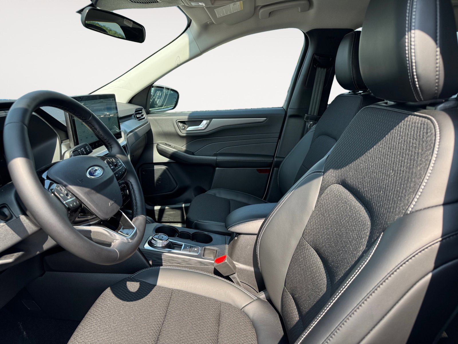 New 2025 Ford Escape SE image 11
