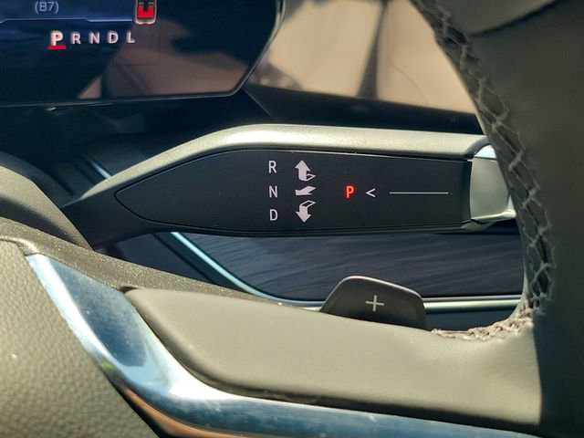 Certified 2025 Chevrolet Suburban Premier w/ Sun And Tow Package image 31