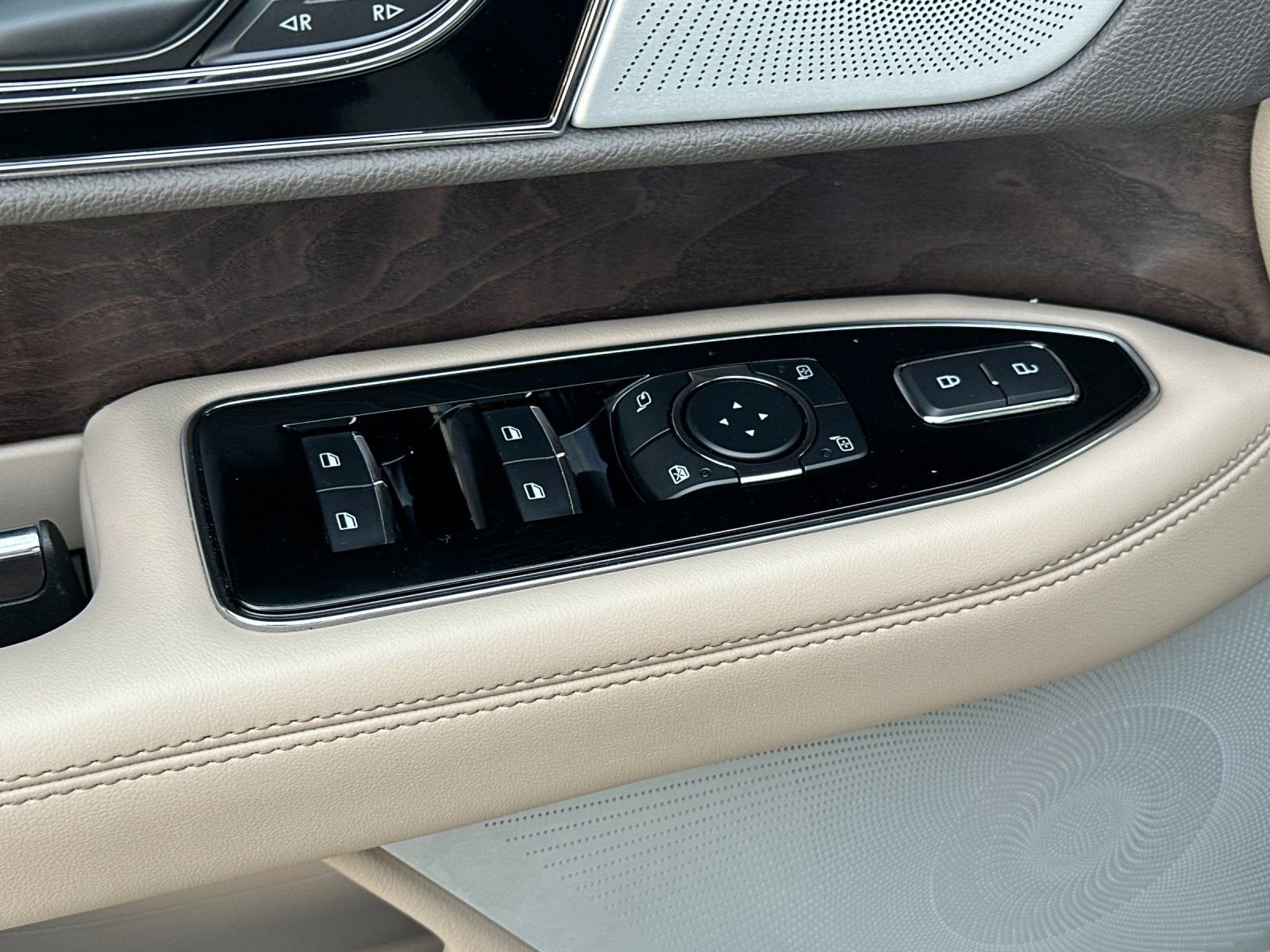 Used 2024 Lincoln Navigator L Reserve AWD/4WD image 13
