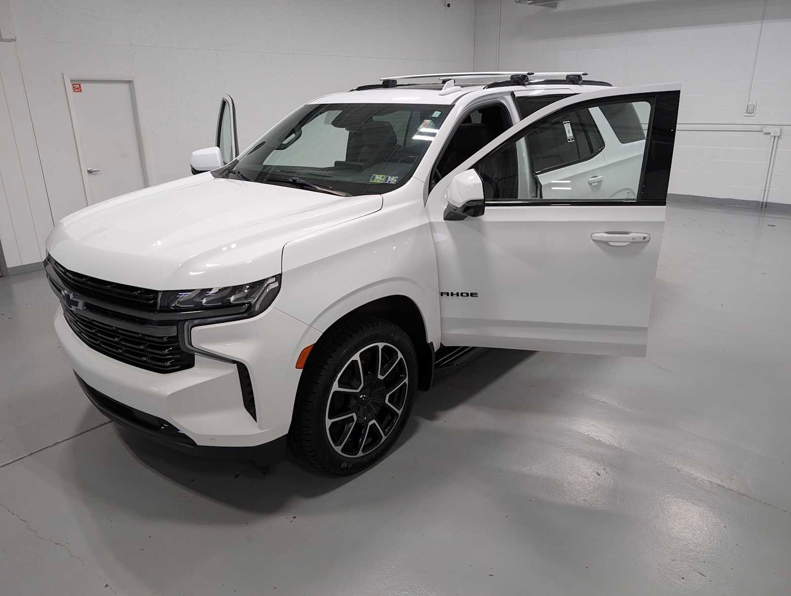 Used 2022 Chevrolet Tahoe RST w/ Luxury Package image 16