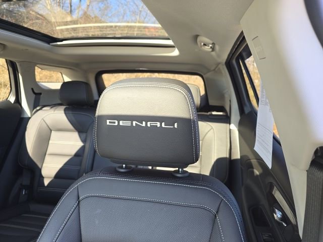 Used 2024 GMC Terrain Denali w/ Black Diamond Edition image 16