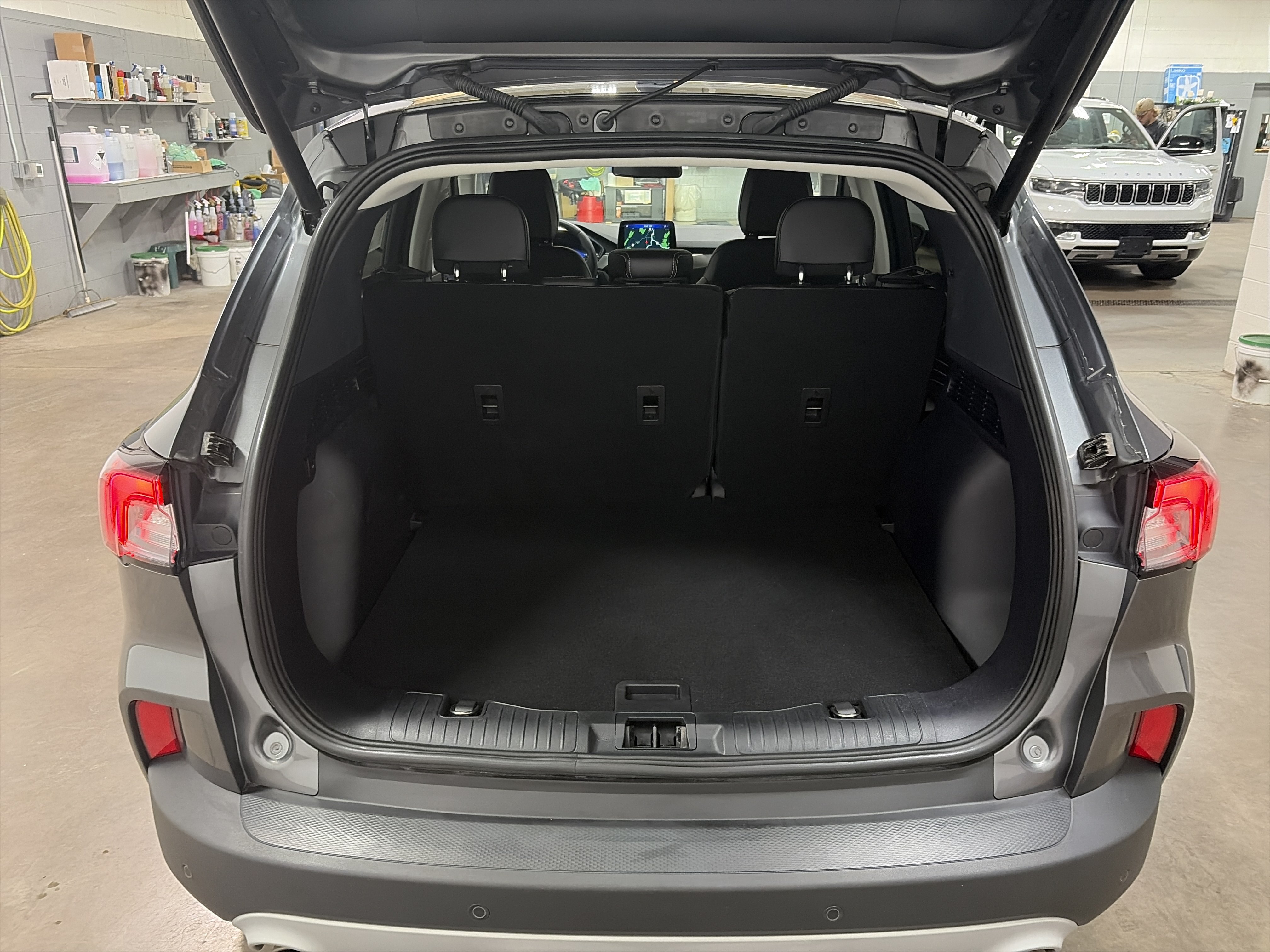 Used 2022 Ford Escape Titanium AWD/4WD image 28
