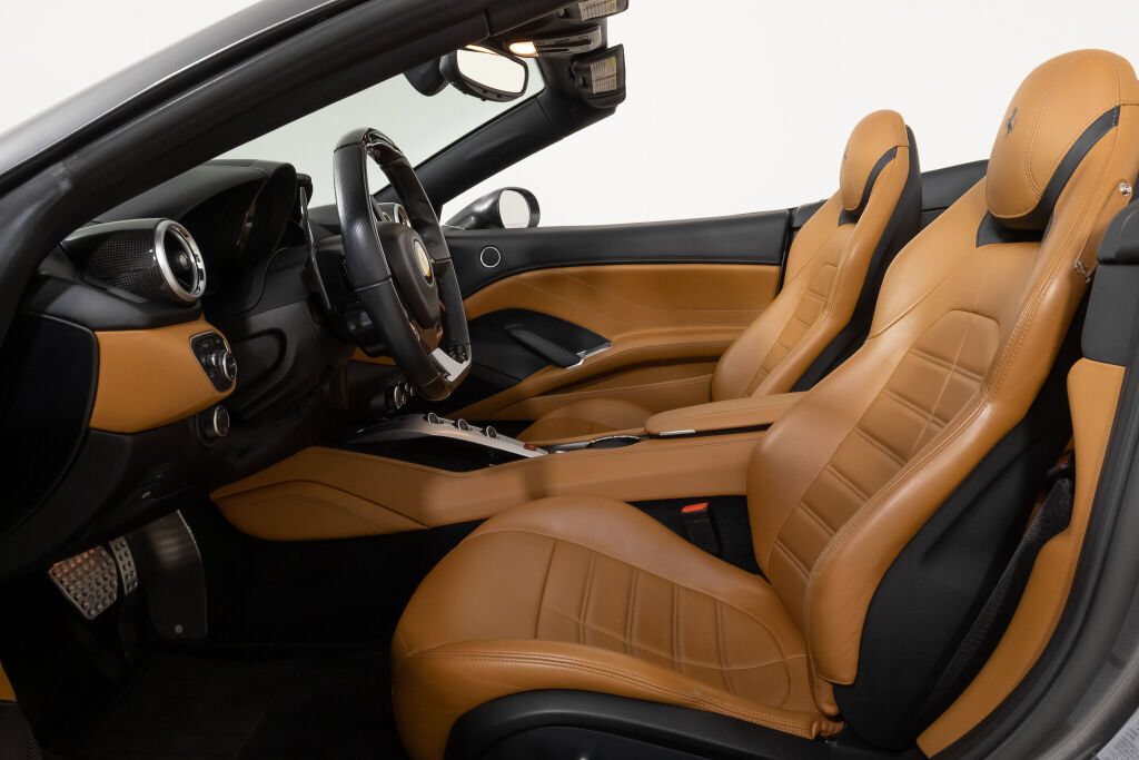 Used 2016 Ferrari California T RWD image 30