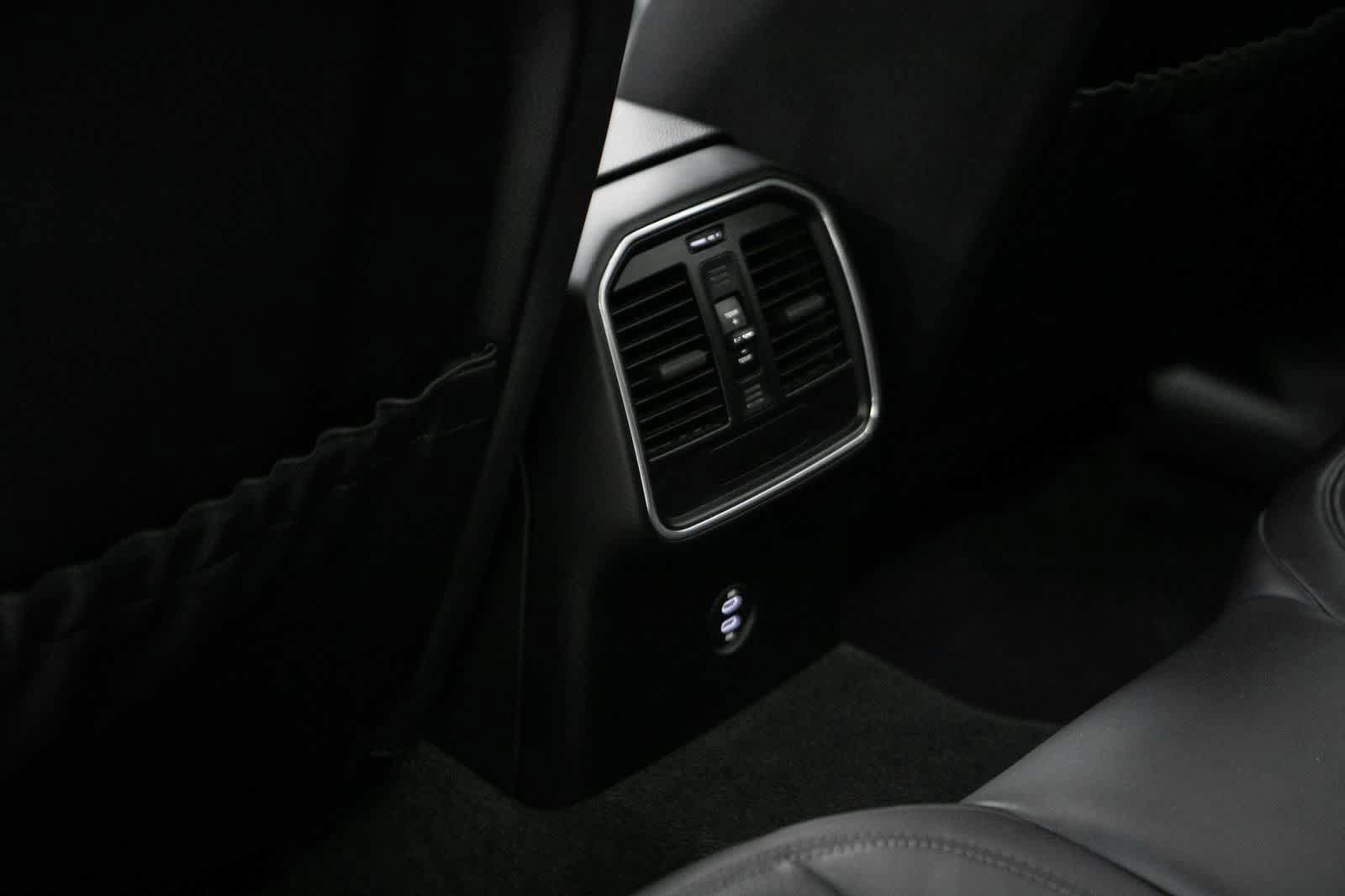 Certified 2023 Porsche Macan AWD/4WD image 34