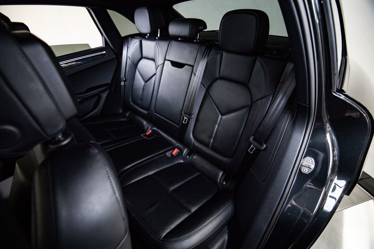 Certified 2024 Porsche Macan image 24