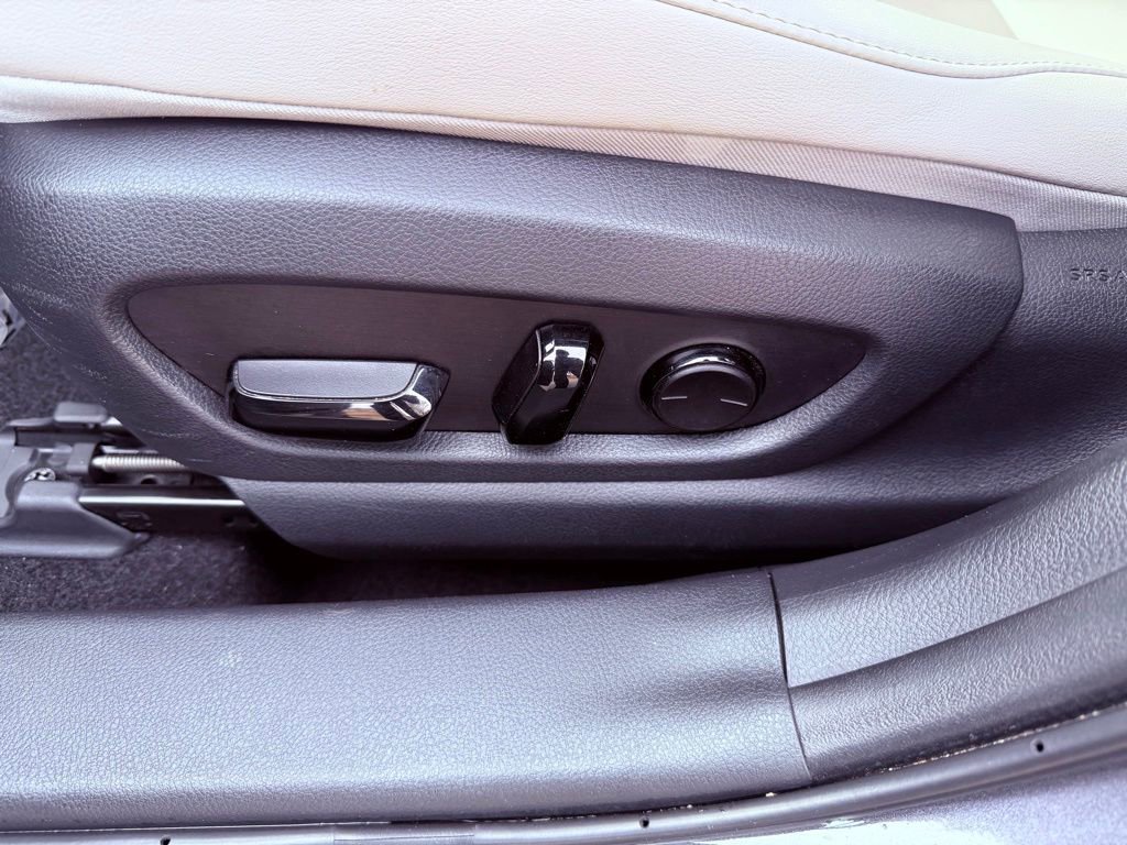 Certified 2023 Lexus UX 250h 250h SUNROOF/CARPLAY/NEW TIRES image 19