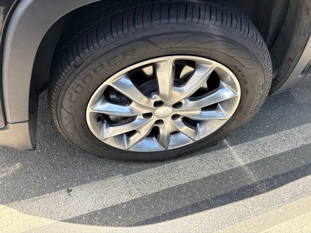Used 2017 Jeep Cherokee Limited FWD image 3