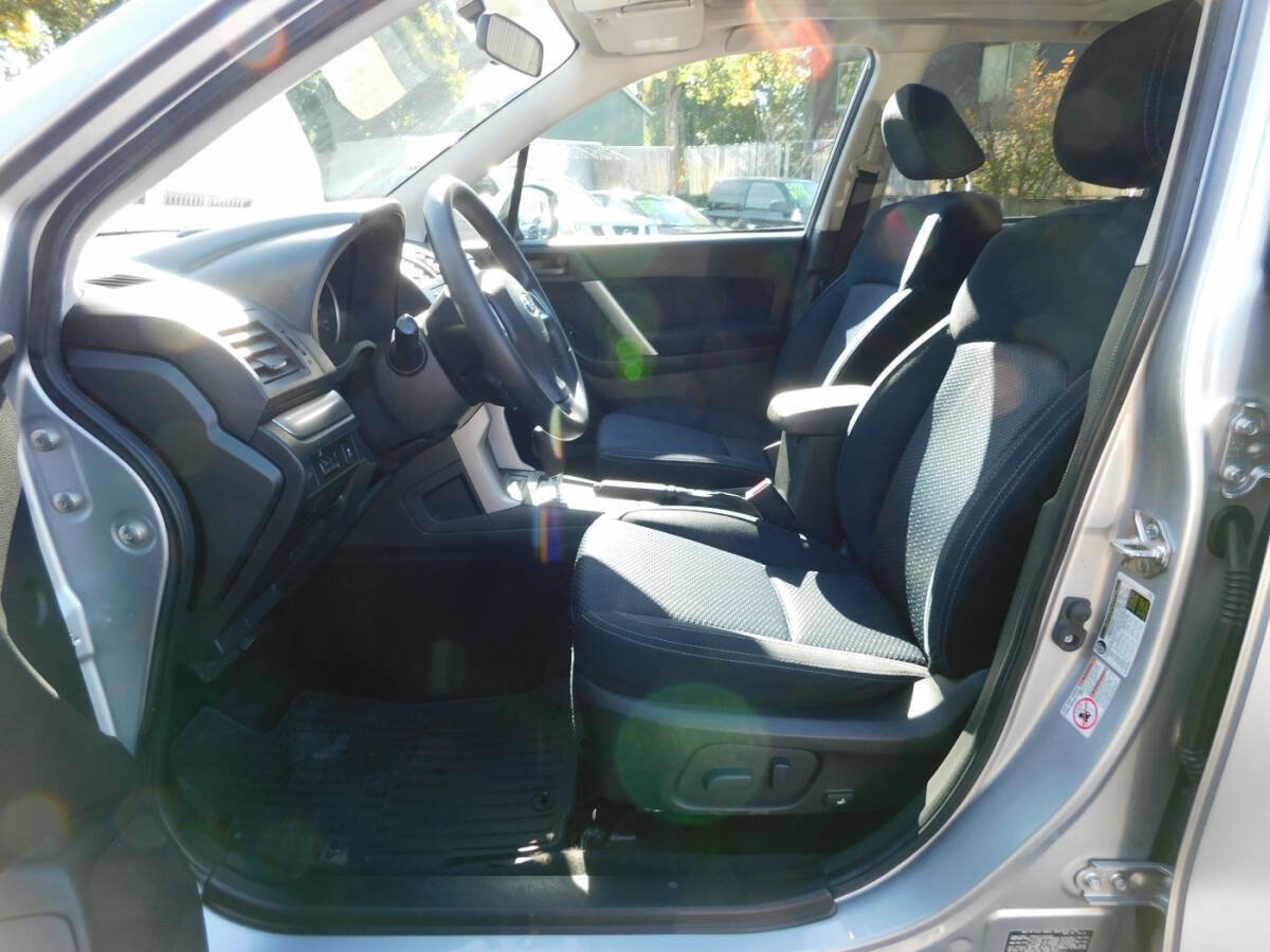 Used 2015 Subaru Forester 2.5i Premium AWD/4WD image 9