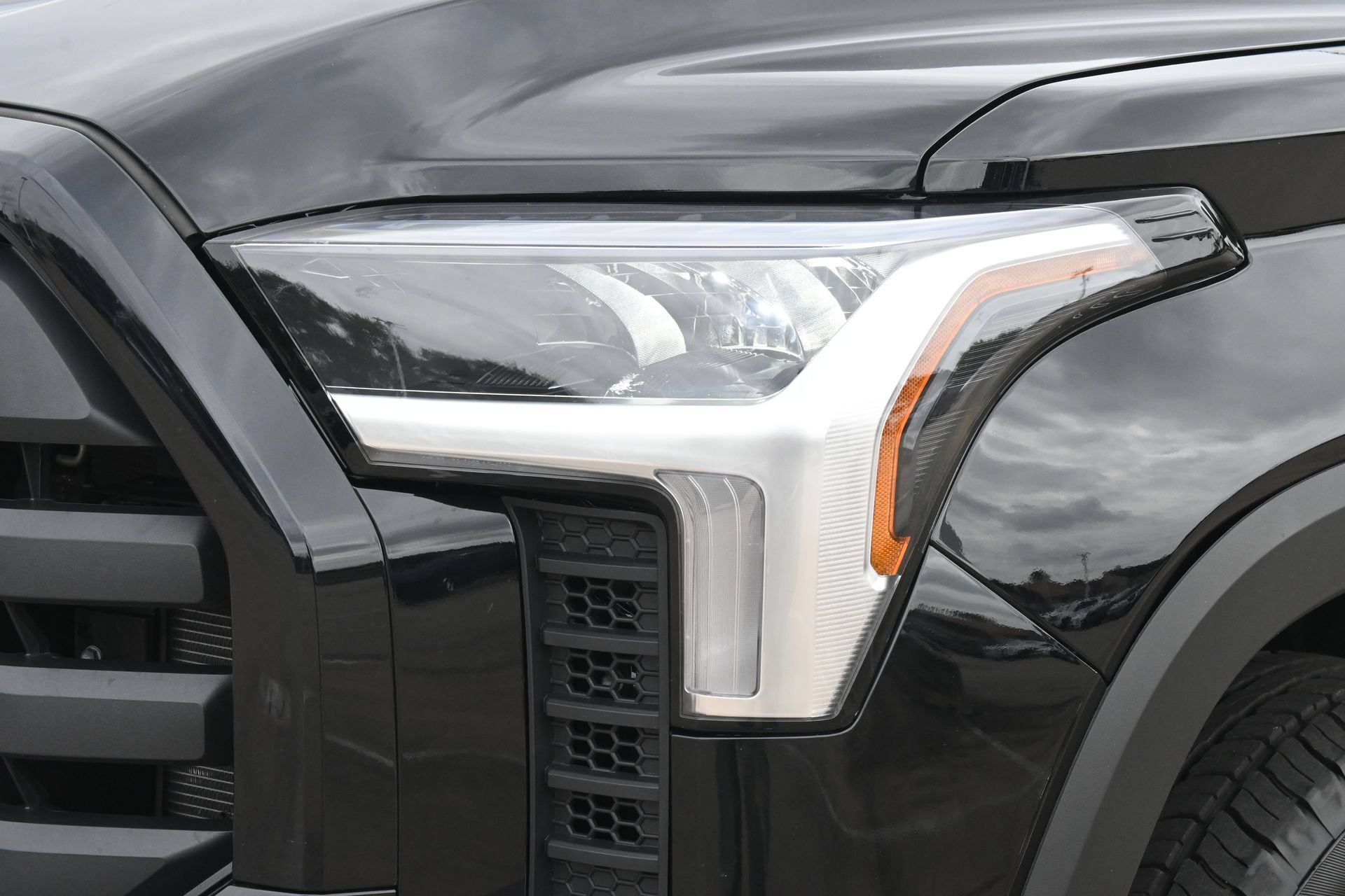 Used 2022 Toyota Tundra SR5 AWD/4WD image 25