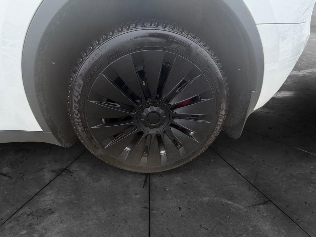 Used 2023 Tesla Model Y Long Range image 29