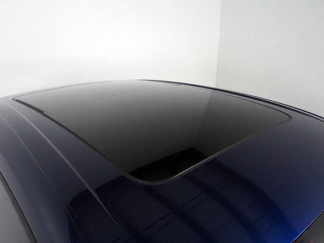 Used 2024 Porsche Macan 4 Electric image 4