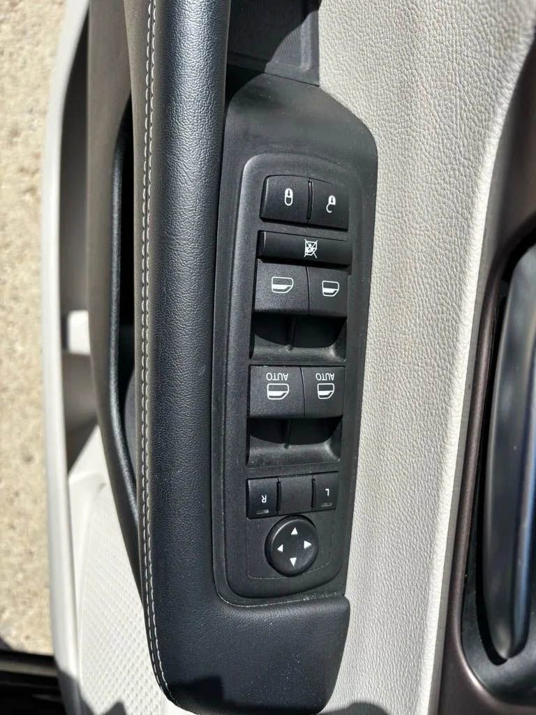 Used 2023 Chrysler Voyager LX FWD image 18