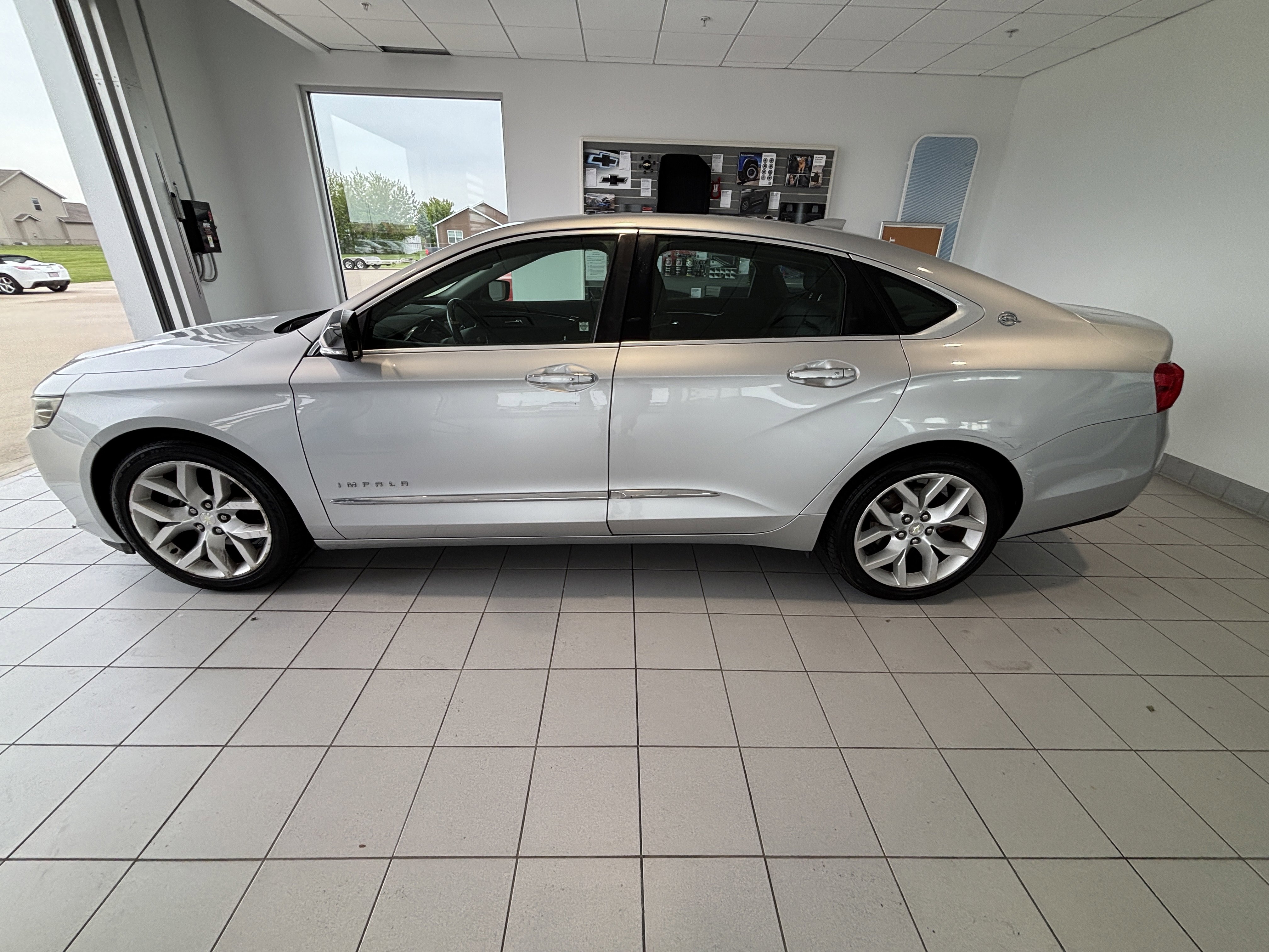 Used 2015 Chevrolet Impala LTZ FWD image 2