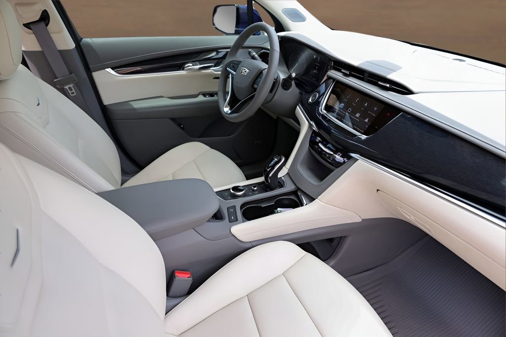 Certified 2025 Cadillac XT6 Premium Luxury w/ Technology Package FWD image 32