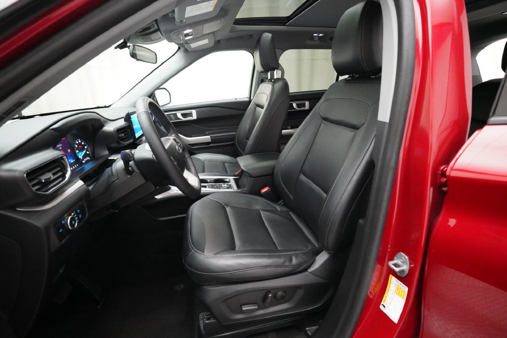 Certified 2023 Ford Explorer XLT w/ Equipment Group 202A AWD/4WD image 7