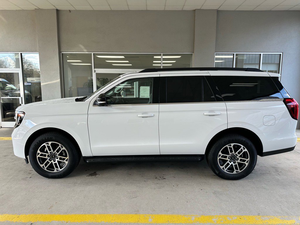 New 2025 Ford Expedition Active image 4