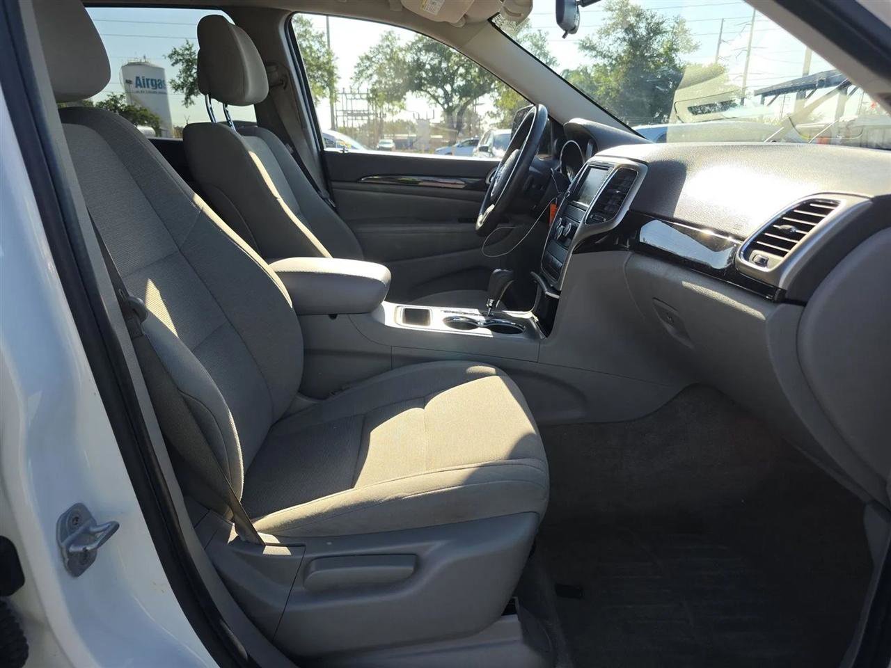 Used 2012 Jeep Grand Cherokee Laredo w/ Laredo E Group AWD/4WD image 14