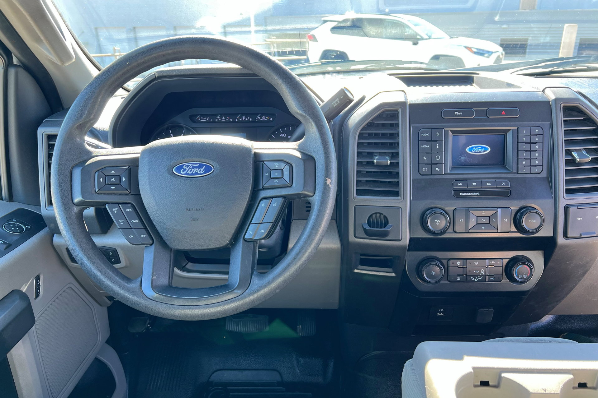 Used 2022 Ford F250 XL w/ Power Equipment Group image 9