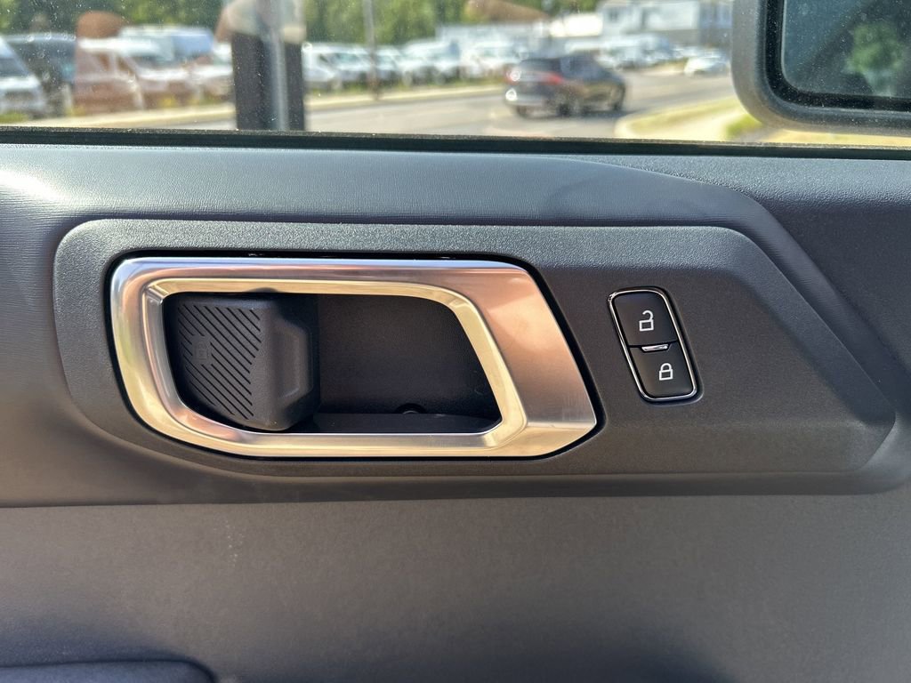 New 2025 Ford Bronco Badlands image 11