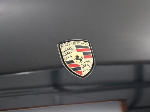 Used 2018 Porsche Macan Sport Edition AWD/4WD image 9