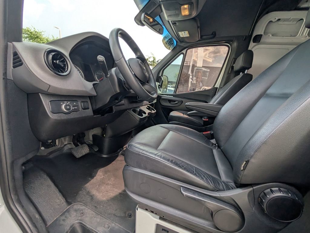 Used 2025 Mercedes-Benz Sprinter 2500 image 10