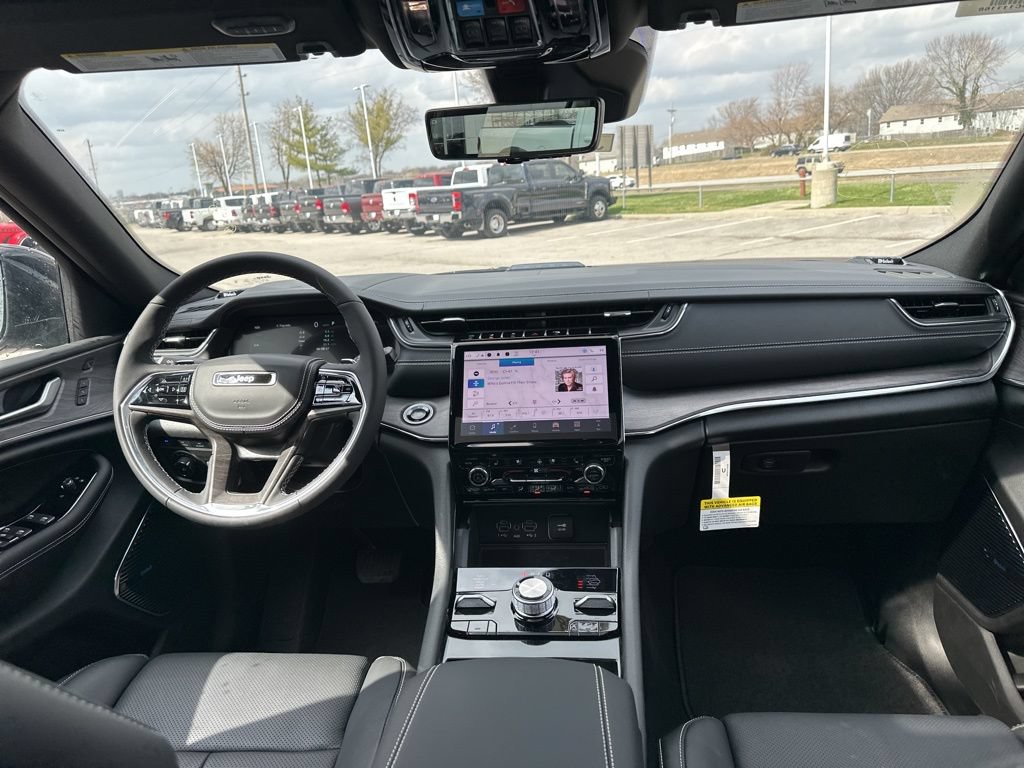 New 2024 Jeep Grand Cherokee Overland w/ Luxury Tech Group IV AWD/4WD image 20