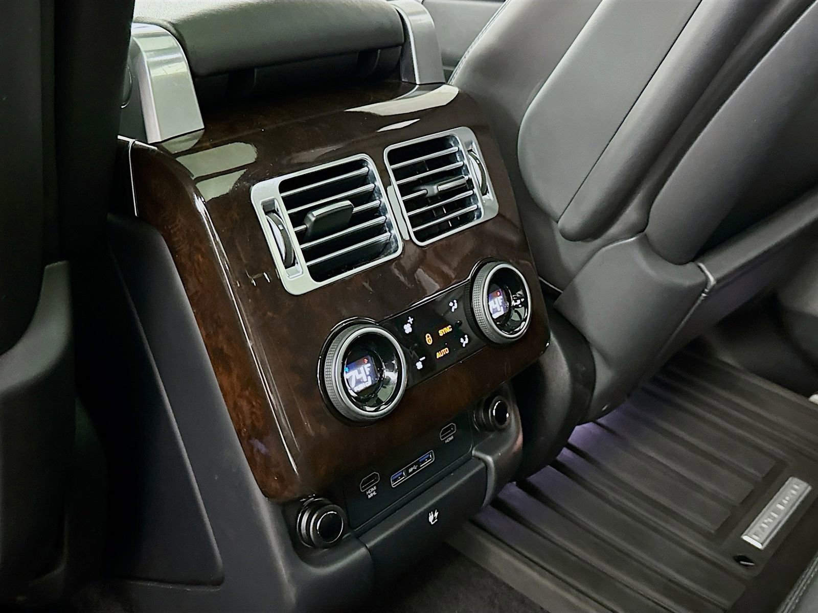 Used 2018 Land Rover Range Rover Supercharged image 31