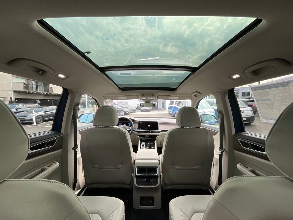 New 2026 Volkswagen Atlas SEL Premium R-Line image 18