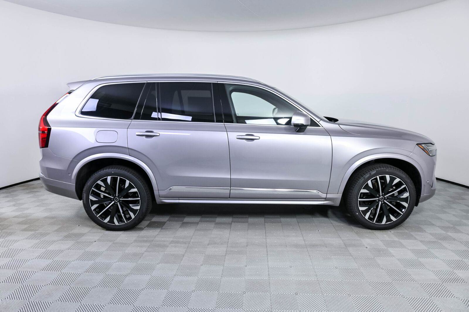 New 2026 Volvo XC90 B6 Plus w/ Protection Package Premier AWD/4WD image 28
