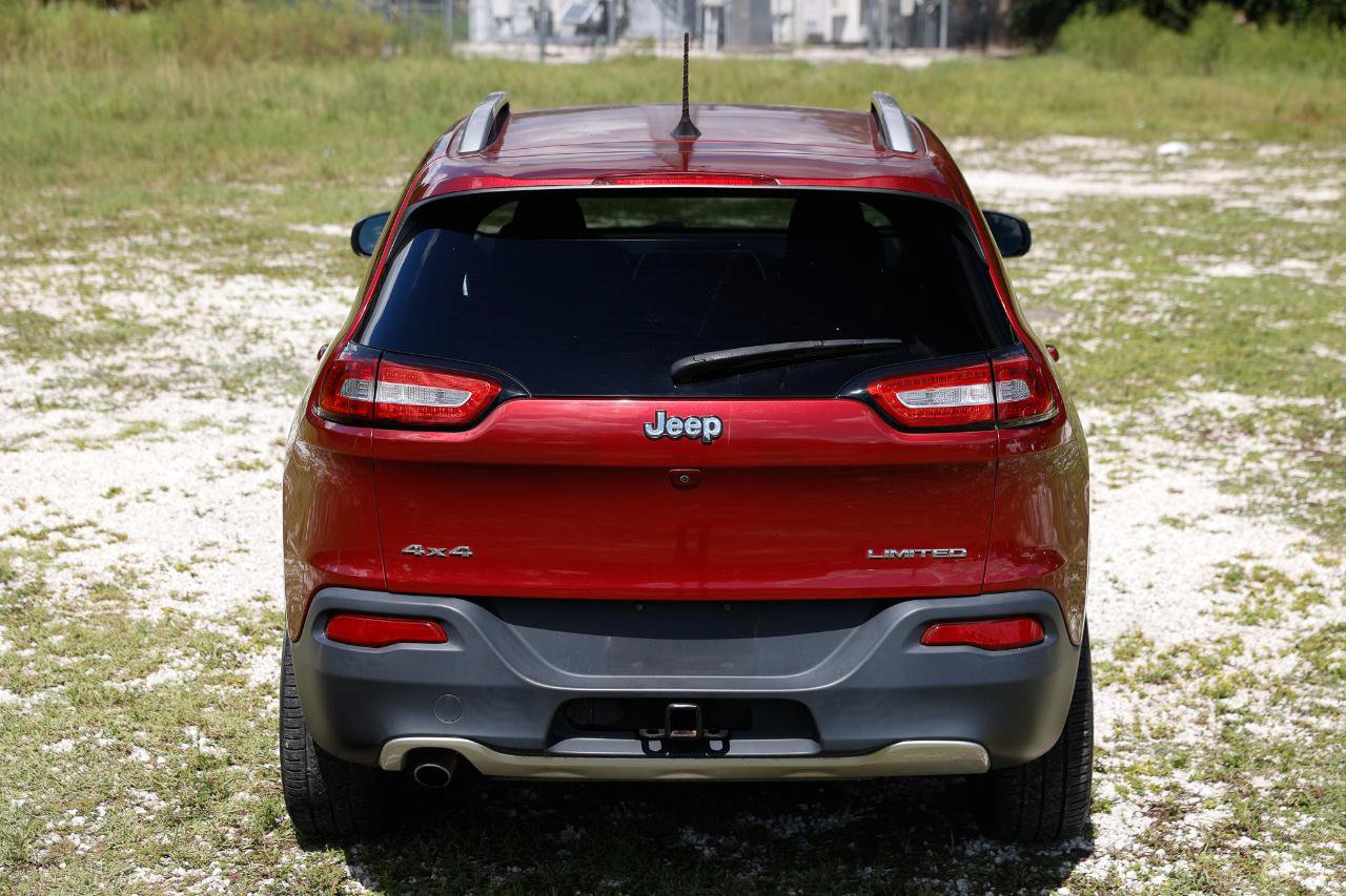 Used 2017 Jeep Cherokee Limited w/ Luxury Group AWD/4WD image 9