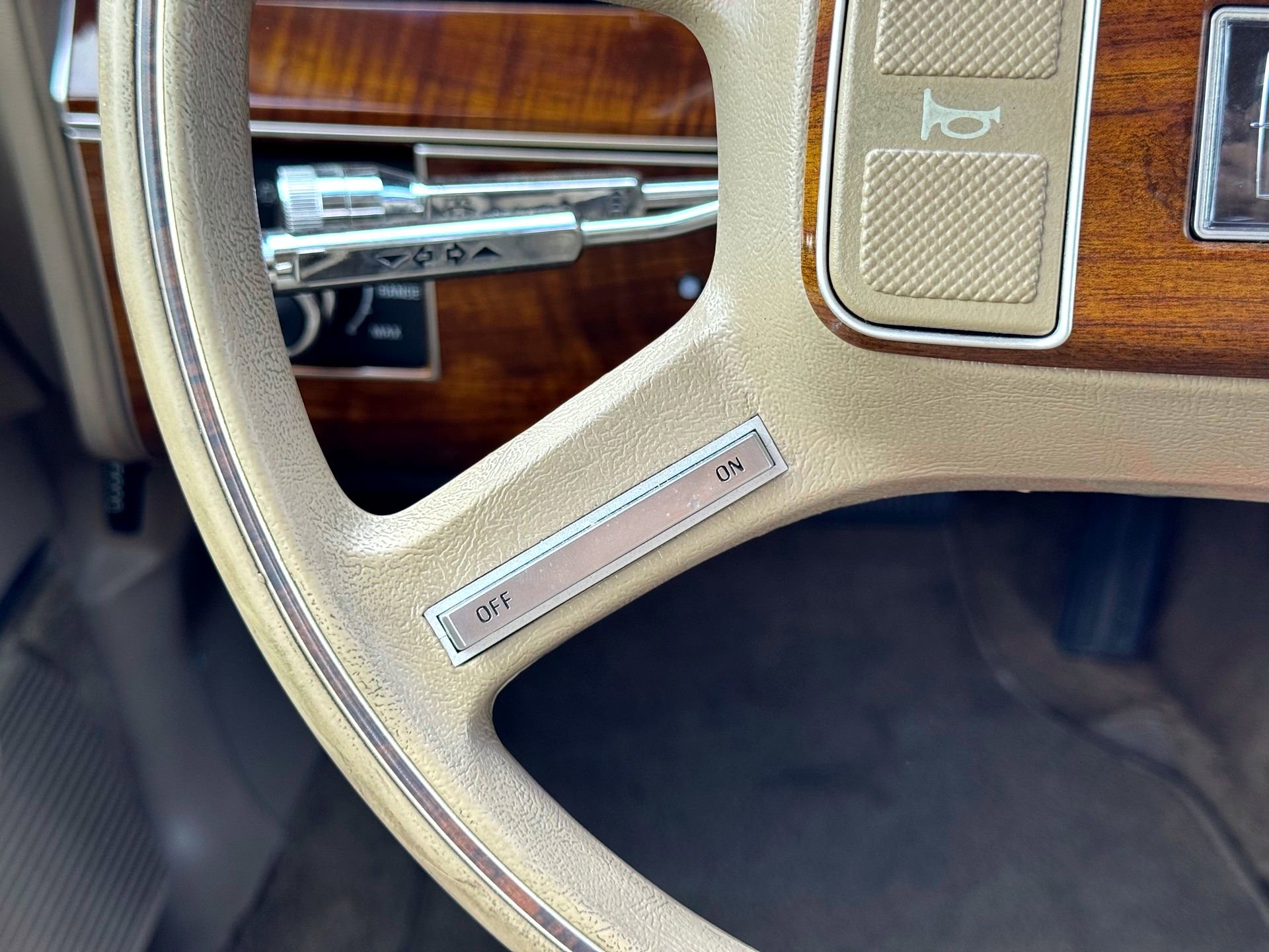 Used 1989 Lincoln Town Car Signature RWD image 34