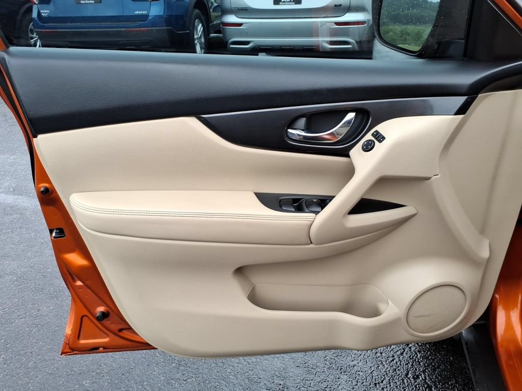 Used 2017 Nissan Rogue S AWD/4WD image 16