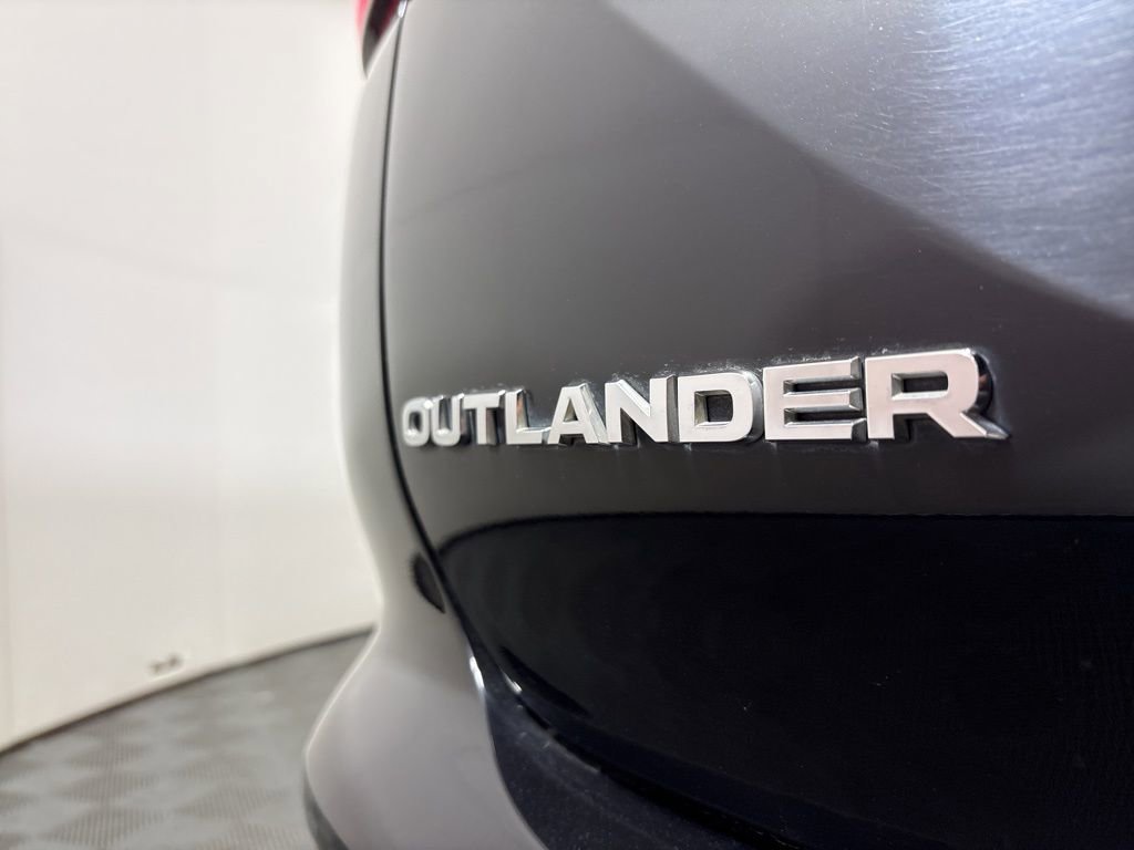 Used 2022 Mitsubishi Outlander ES image 10